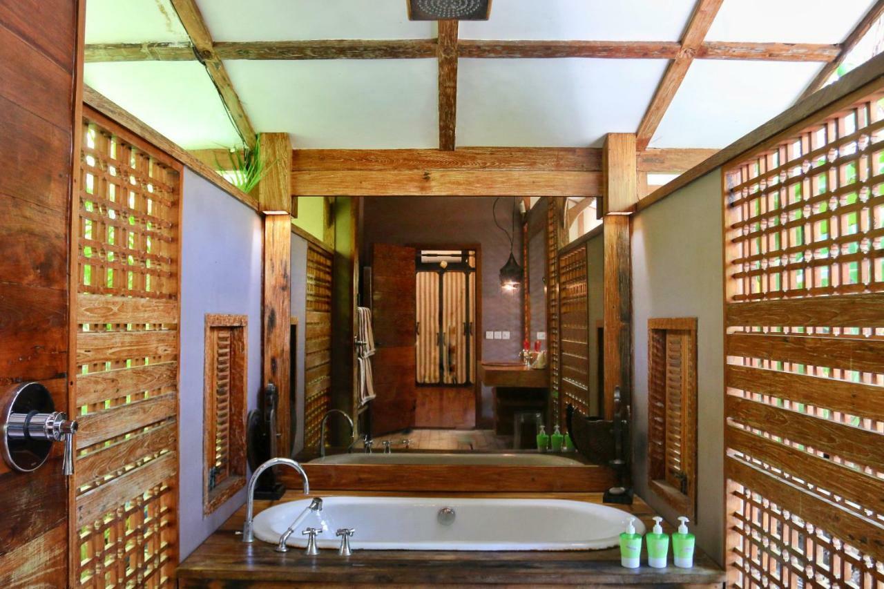 Villa Bhuvana With Private Swimming Pool Джили Трауанган Екстериор снимка